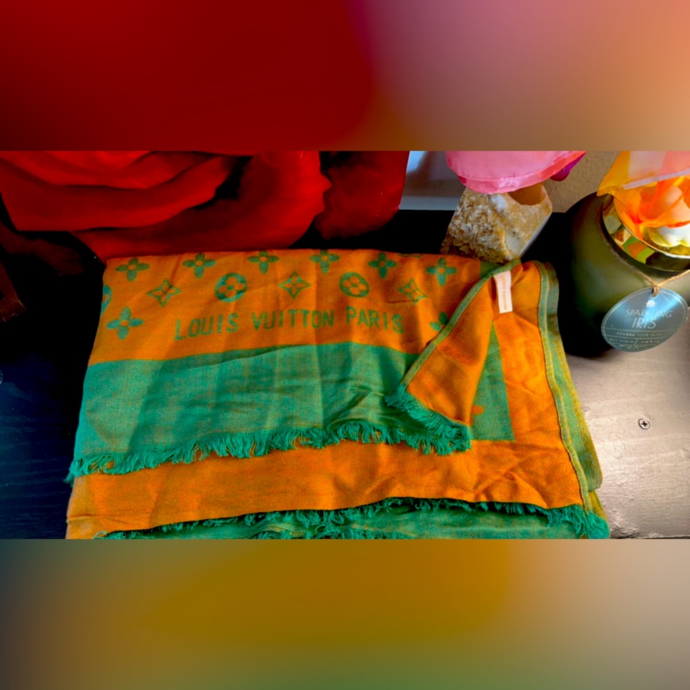 NEW 100%Auth/Louis Vuitton/Gold & Green/Silk/Viscose/Wool SHINY MONOGRAM SHAWL